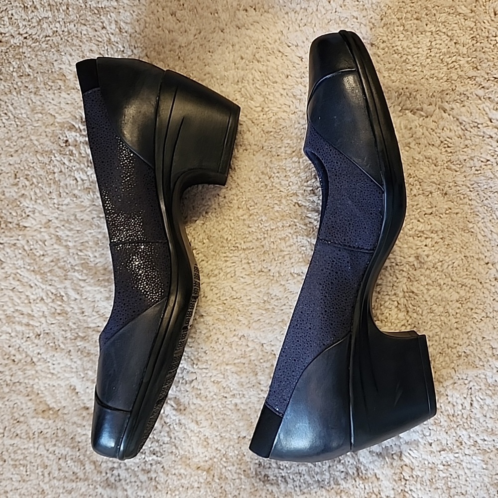 Clark Shoes - Picture 2 of 8